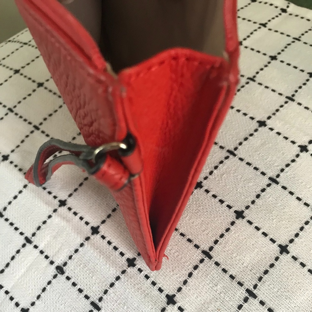 Calvin Klein clutch/wristlet; leather - Picture 6 of 8